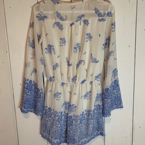 Flowy Romper - Picture 2 of 3